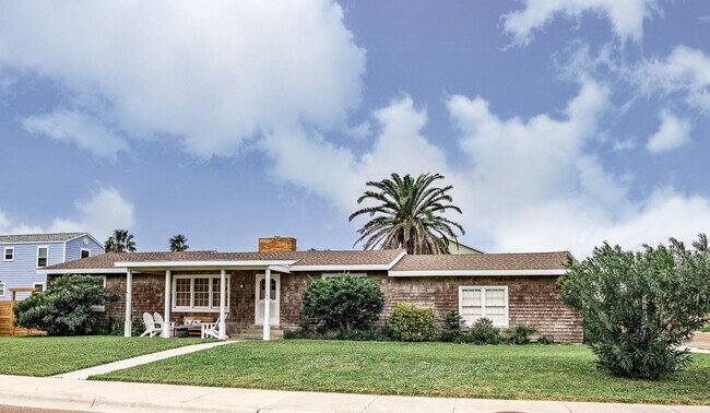 Building Photo - 343 Oleander St