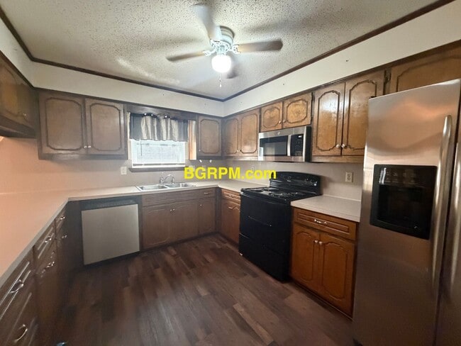 Building Photo - Remodeled 3 Bedroom Home