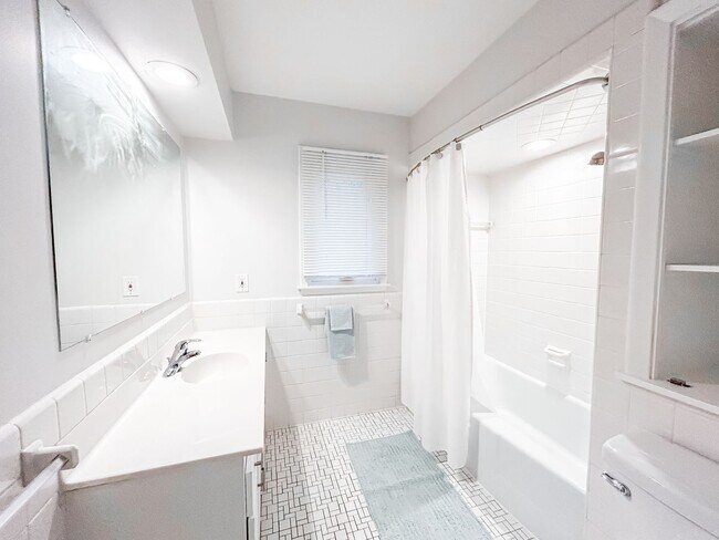 Building Photo - Stunning views. Serene atmosphere. Superb Edina. 3 Large Bedrooms + Office Space.