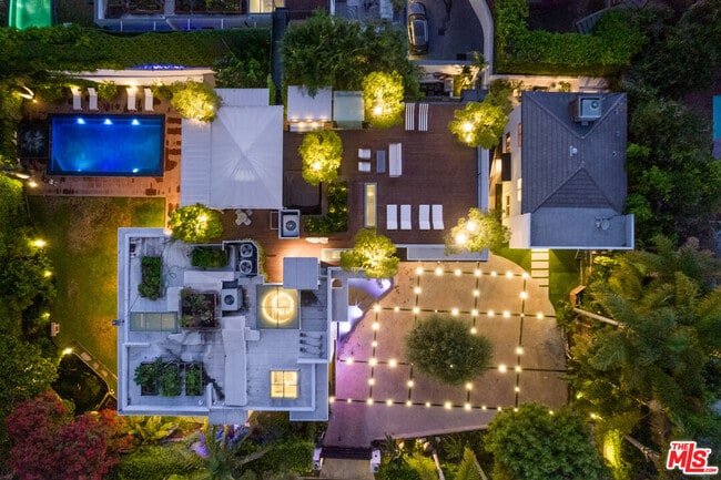 Building Photo - 1111 Sierra Alta Way