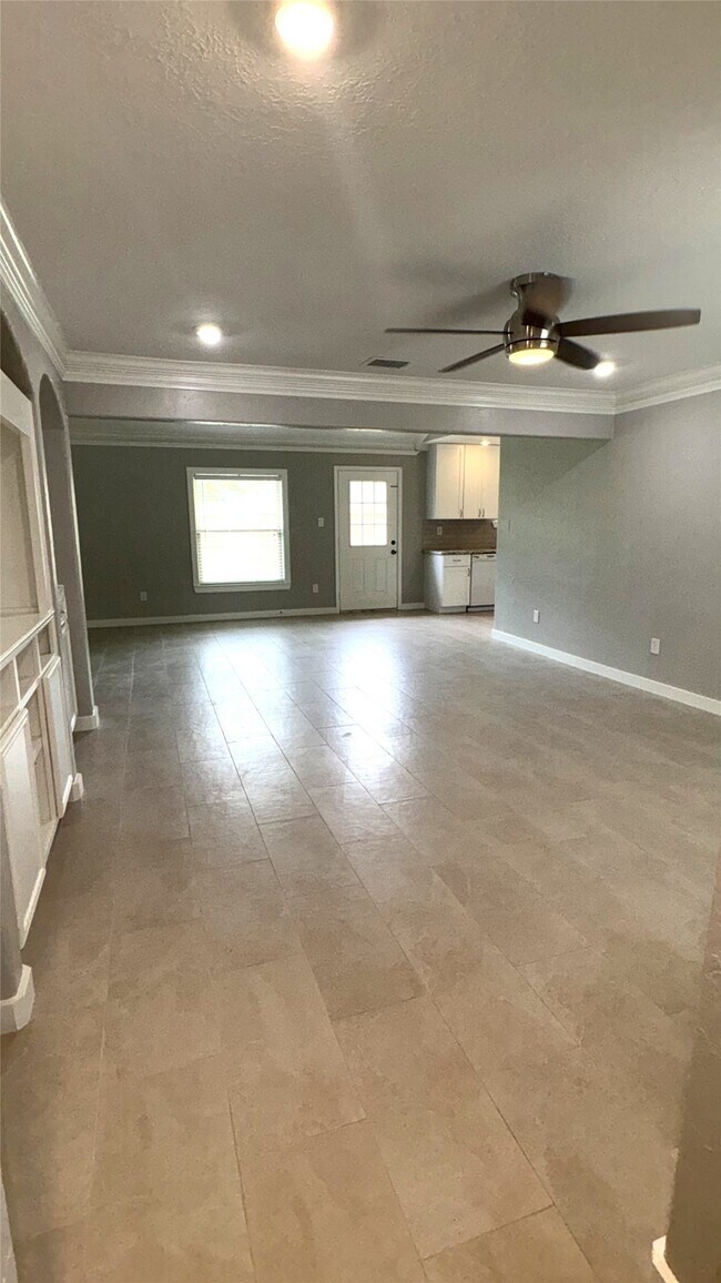 Building Photo - 212 Stratmore Dr