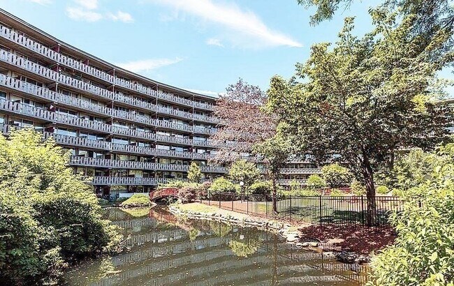 Building Photo - 200 Swanton St