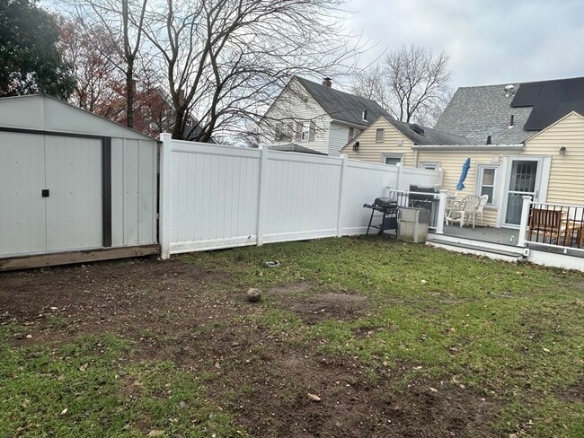 Building Photo - 9 Church St