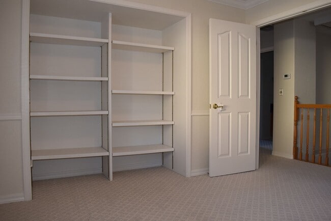 Building Photo - 303 Ironwood Cir