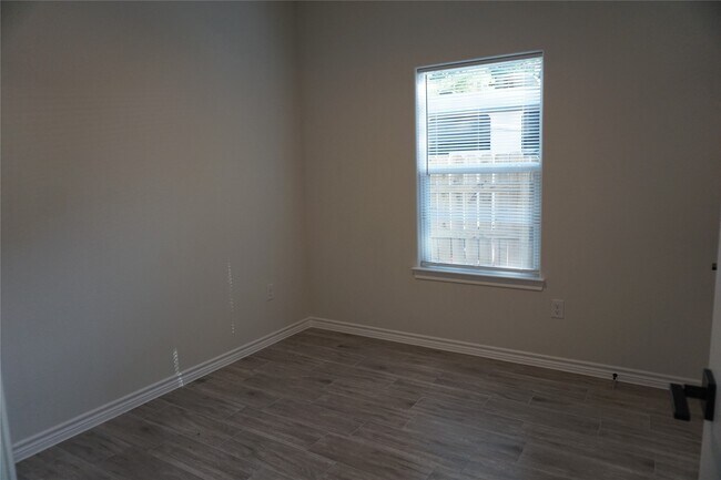 Building Photo - 9864 Arbor Oak