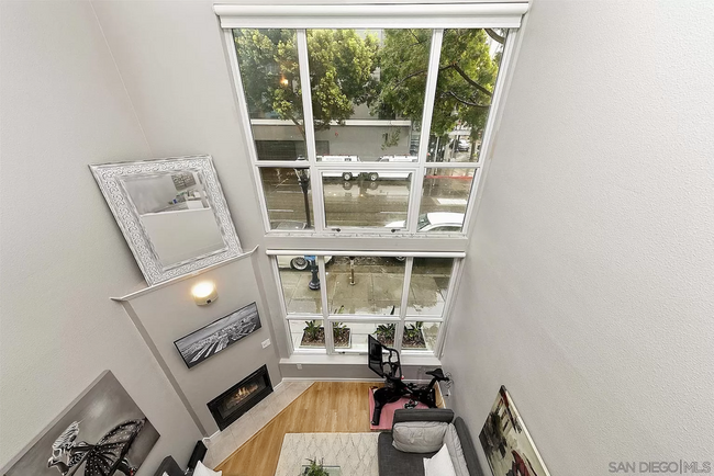 High Ceilings! - 1240 India St