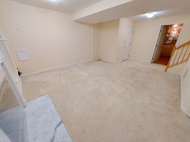 Building Photo - Charming and Updated 3BR/2.5BTH townhome in desirable Germantown, MD