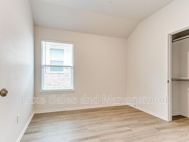Building Photo - 3801 Franks Wy