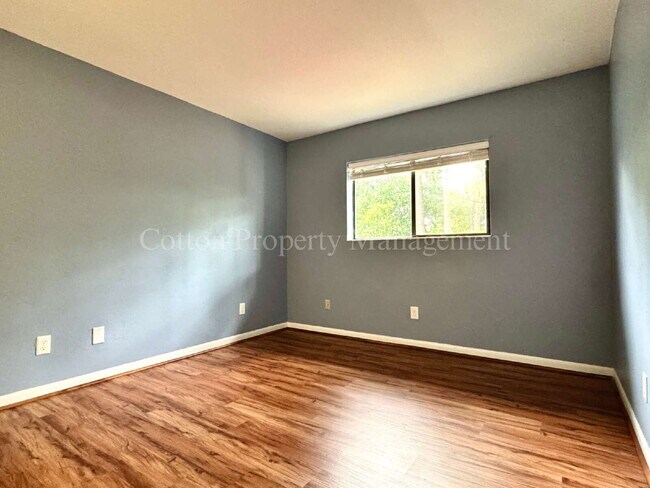 Building Photo - 2BR/2BA Condo - Great Location in Midtown ...