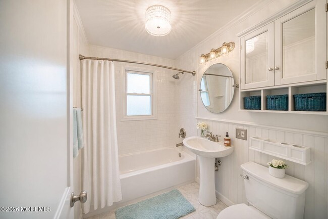 Building Photo - 32 Lake Ave