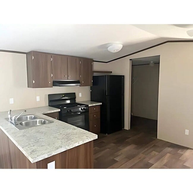 Building Photo - 1085 Spring Bay Rd