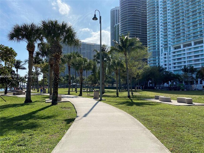 Building Photo - 1900 N Bayshore Dr