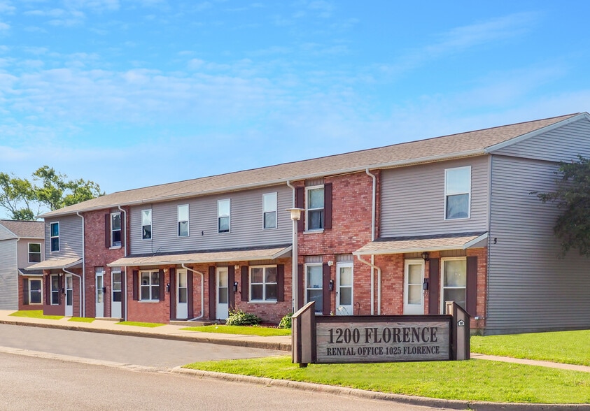 Williamsburg Townhouses 1200 Florence Ave Pekin IL 61554 Apartment