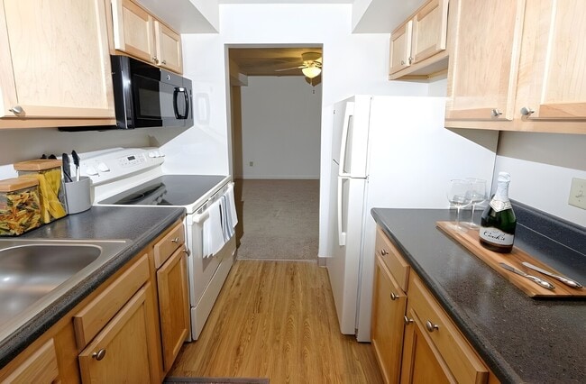 Building Photo - French Court