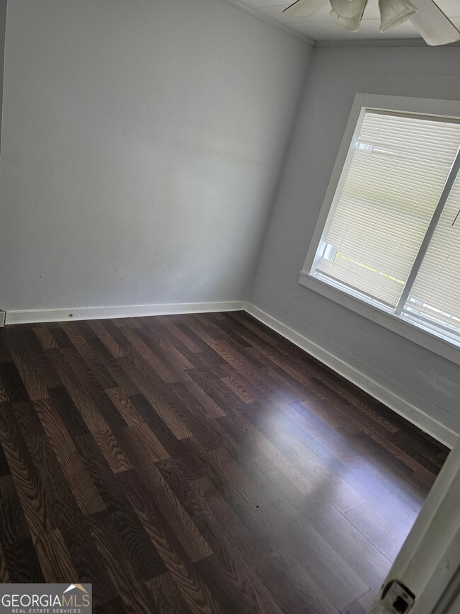 Building Photo - 5 1/2 Walker St