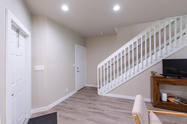 Building Photo - 13792 Creston Pl