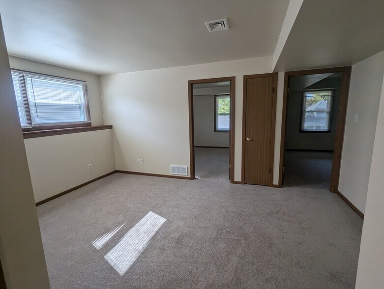 Building Photo - 3351 S 113th St