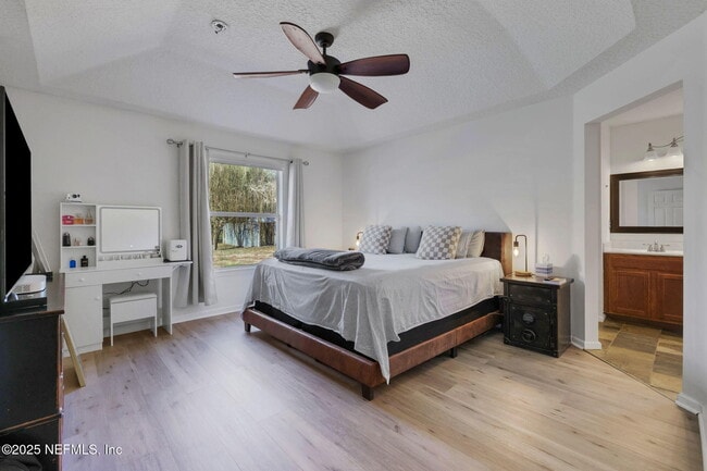 Building Photo - 1453 Lindseys Xing Dr