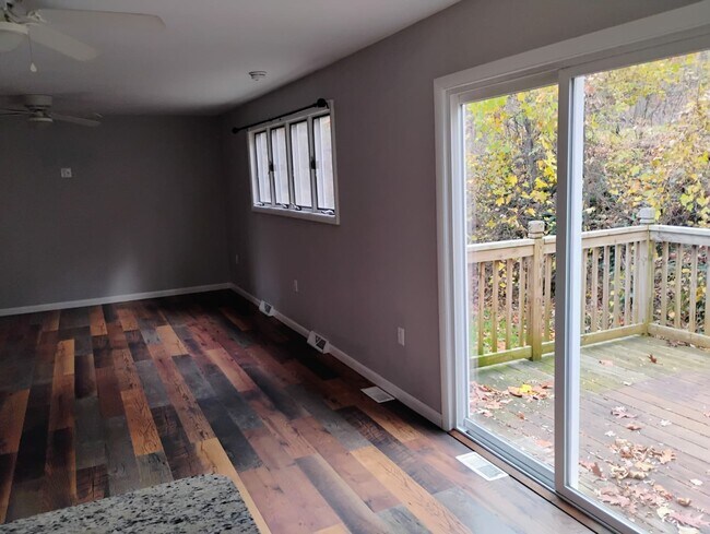 Building Photo - 110 W Fairview St