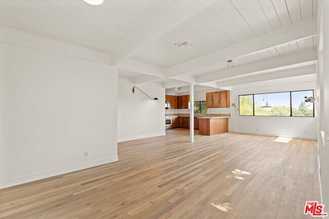 Building Photo - 4950 Marmol Dr
