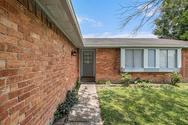 Building Photo - 9418 Spiralwood Ln