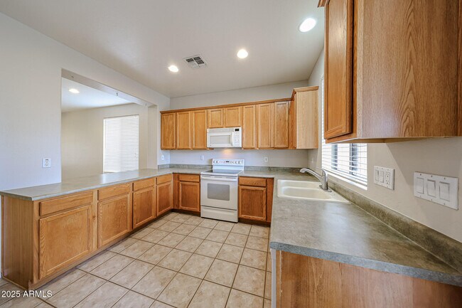 Building Photo - 42914 N Challenger Trail