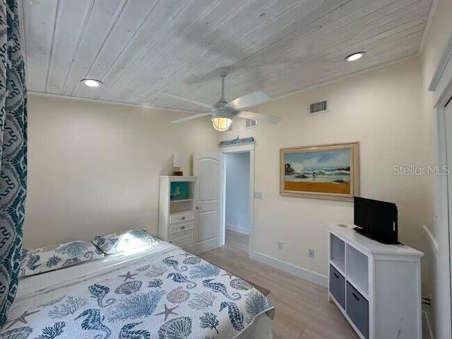 Building Photo - 5 Park Ave