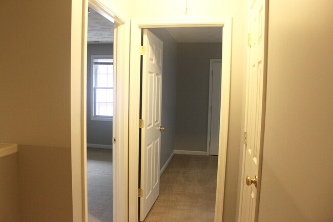 Building Photo - 2453 Mosby Ct