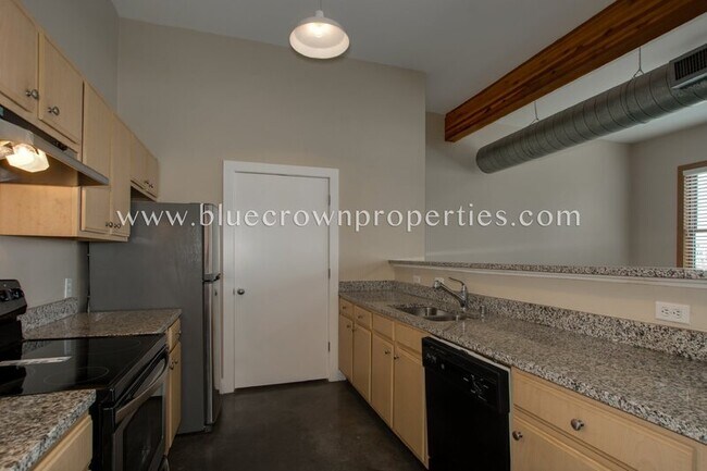 Building Photo - 2502 Live Oak St