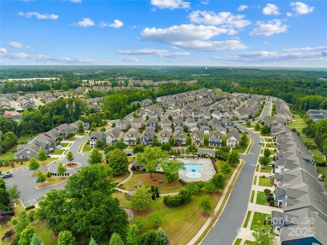 Building Photo - 5086 Waterloo Dr