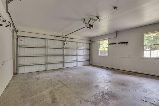 Building Photo - 5699 Bend Creek Rd