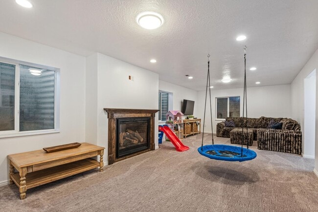 Building Photo - 2521 Apricot Pl