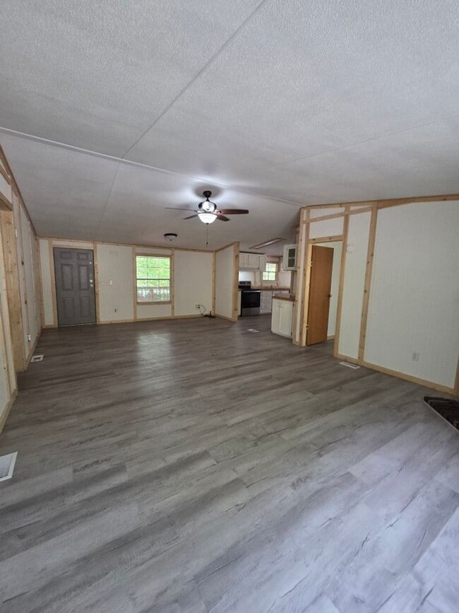 Building Photo - $1,800 - 3 Bedroom 3 Bathroom Unfurnished Home in Tatham Mountain Park