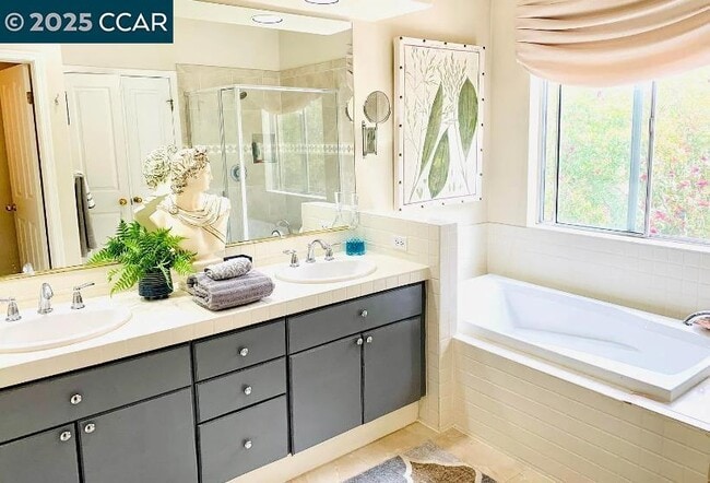 Building Photo - 1576 Silverwood Ct