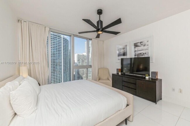 Building Photo - 485 Brickell Ave