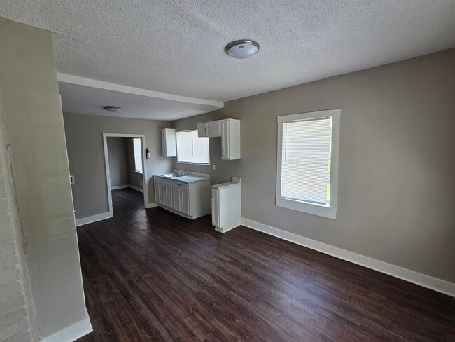 Building Photo - 1558 Tayner St