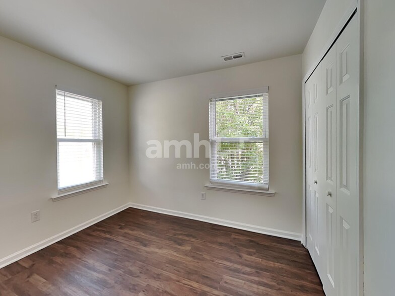 Building Photo - 4401 Cobble Creek Ln
