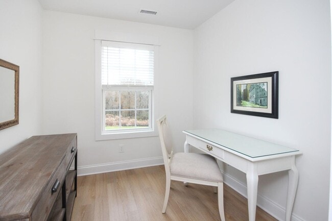 Building Photo - Luxury Three Bedroom Townhouse in Lincolnton