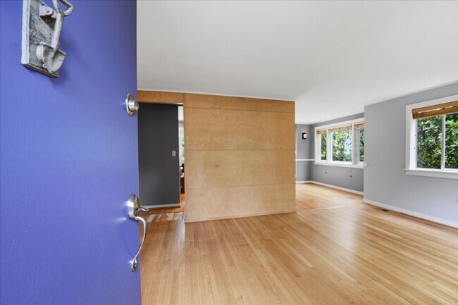 Building Photo - 2Bd/1Ba Seattle Home
