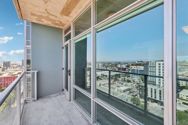 Building Photo - 1080 Park Blvd