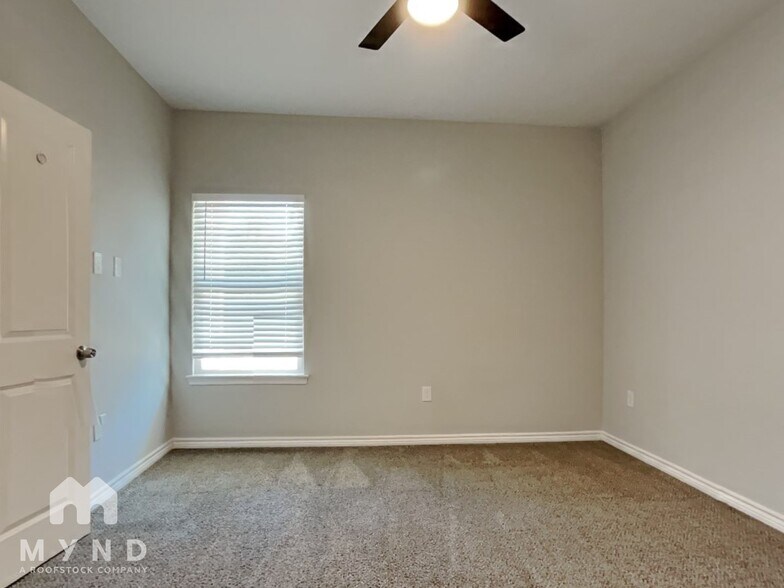 Building Photo - 15840 Forest Dr