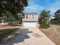 Building Photo - 2702 Dickens Dr