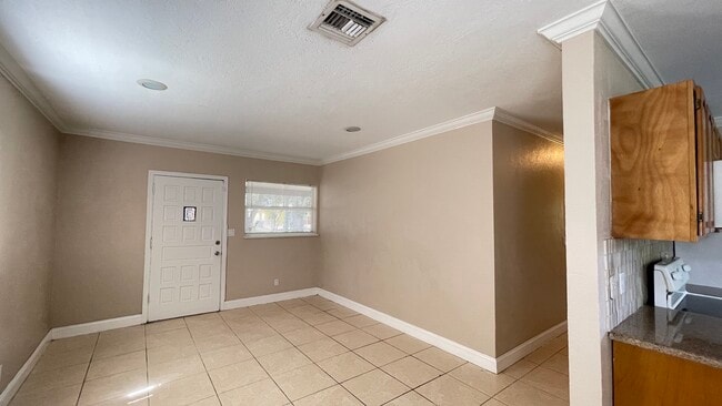 Building Photo - 46 NE 171 St