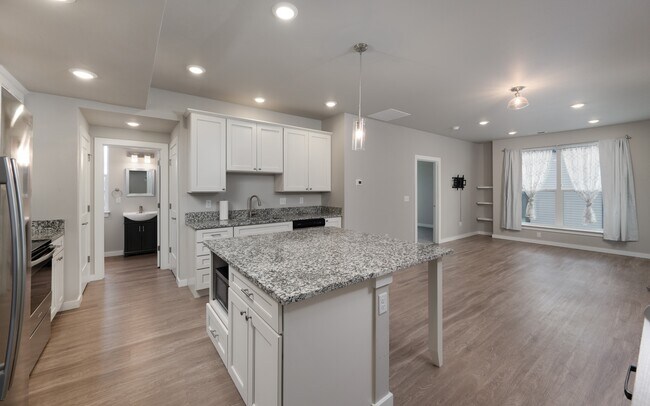 Building Photo - 2710 Sartain St