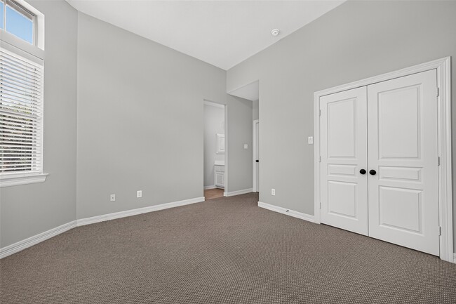 Building Photo - 8602 Two Sisters Ct