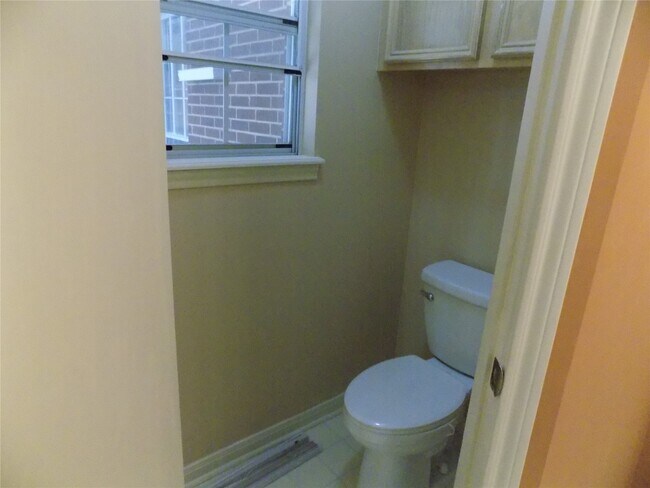 Building Photo - 22623 River Birch Dr