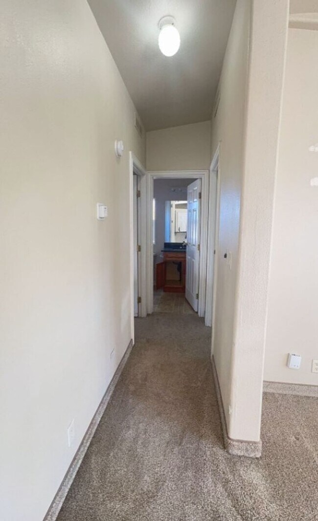 Building Photo - 311 N Highland Dr