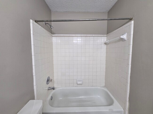 Building Photo - 8333 Twin Rivers Dr