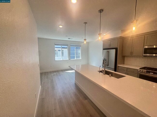 Building Photo - 725 Delve Ct