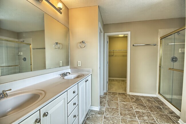 Building Photo - 7233 Springview Ln